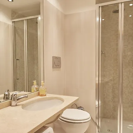 Vatican House アパート